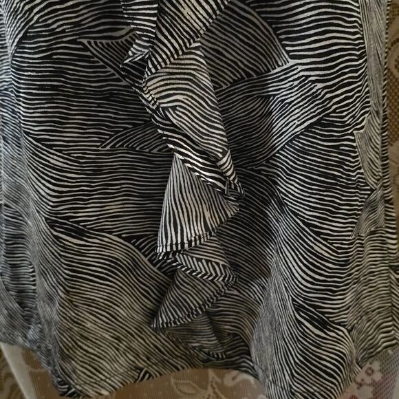The Limited Women's size XS Black White Stripe Ruffle front pullover Blouse top - Picture 3 of 9